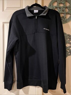 Columbia Black Pullover with Gray Contrast Collar
